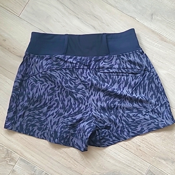 Athleta shorts size 4 - Picture 3 of 3